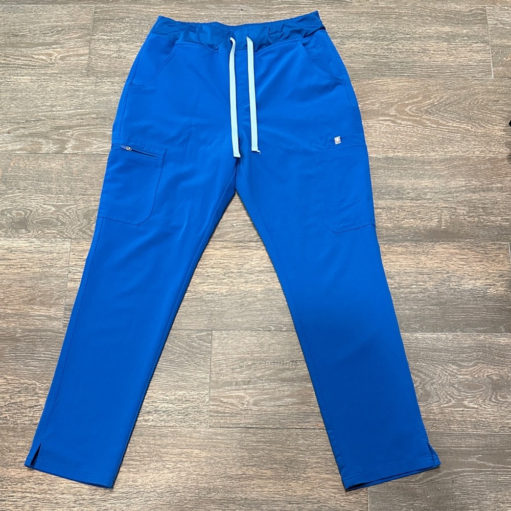 Women’s Figs scrub bottoms